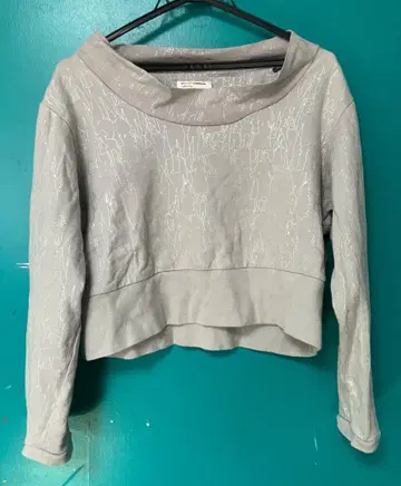 hussein chalayan 그레이 크롭 맨투맨