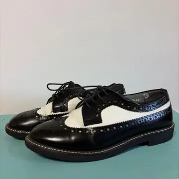 HARUTA 가죽 블랙 화이트 윙팁 신발