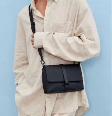 [ 미사용 새상품 ] GASTON LUGA 크로스 바디백 블랙