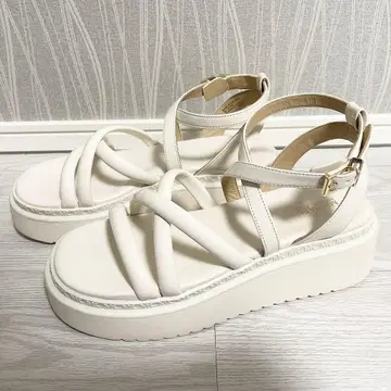 [ 마이클코어스 ] ISSA 포 가죽 플랫 샌들 23cm