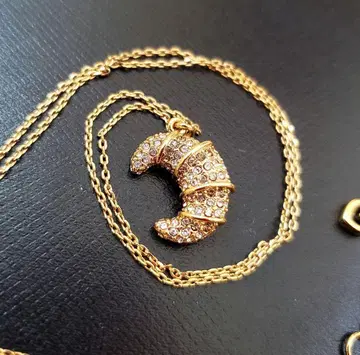 미사용급 케이트 스페이드 크루아상형 큐빅 목걸이