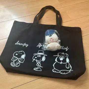 스누피 토트백과 세키구치 봉제 인형