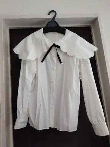 unminou 앙미누 자수 스캘럽 블라우스