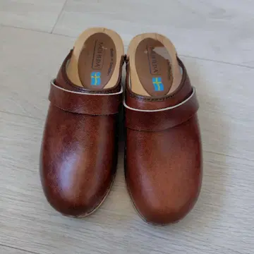 MOHEDA 브라운 가죽 사보 샌들