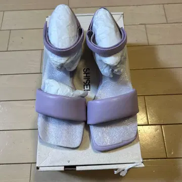 Shisei 스트랩 샌들 미사용