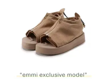 emmiSUICOKE (스이콕크)의 콜라보 샌들