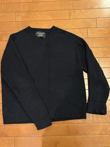 Abercrombie & Fitch 네이비 V넥 니트