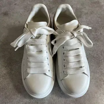 Alexander McQueen 화이트 스니커즈