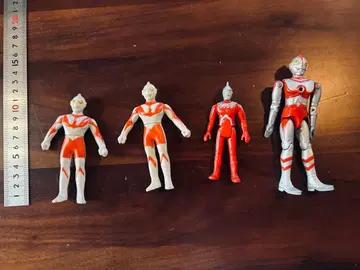 울트라맨 피규어 4체 세트 결품 등 있음