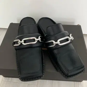 VIC MATIE 블랙 가죽 샌들