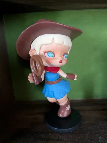 TNT 드라스페이스 카우걸 피규어