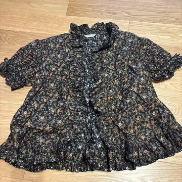 KANERU ISAO 꽃무늬 프릴 반팔 자켓