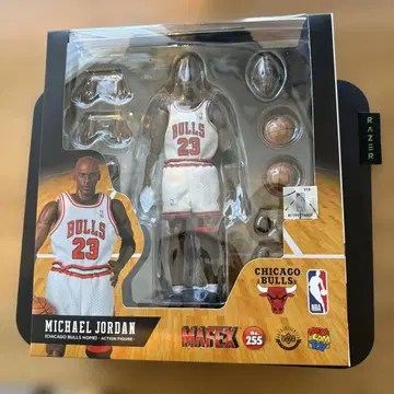 MAFEX No.255 마이클 조던 피규어