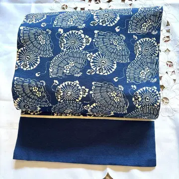 쪽 염색 부채와 국화꽃 무늬 고전적인 일본풍 패턴