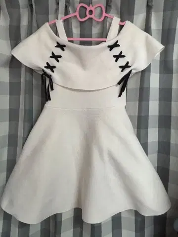 evelyn 리본 오프숄더 니트 OP 화이트