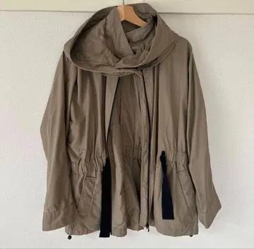 [ 새상품급 ] ZARA 후드 부착 베이지 자켓