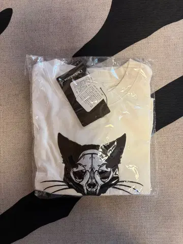 고양이 얼굴 프린트 화이트 T셔츠