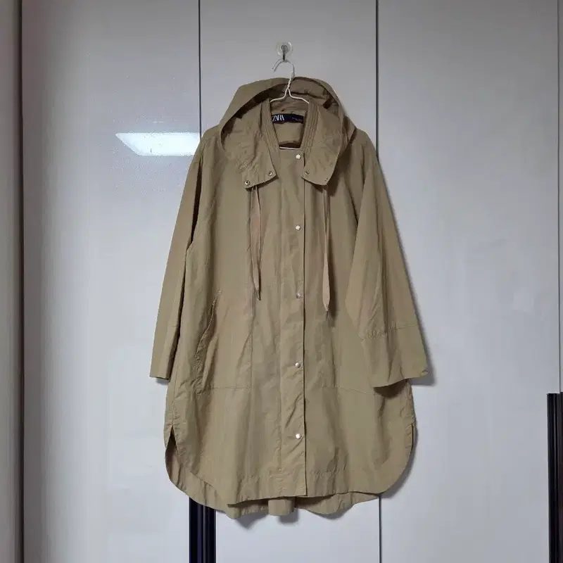 자라 베이지색 후드 롱 야상 점퍼