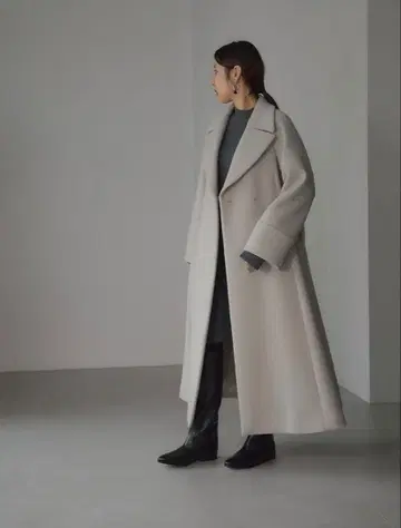 EMMEL REFINES 벨티드 플레어 롱 코트 (울 혼방)