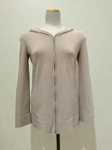 FOXEY 폭시 뒷면 로고 & 큐빅 F 참 후드티 38