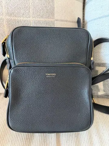 톰포드 숄더백 골드 금장 장식 TOMFORD
