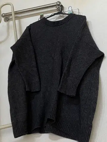 미즈이로인드 다크 그레이 긴팔 니트