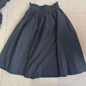 FOXEY NEW YORK 블랙 플레어 스커트