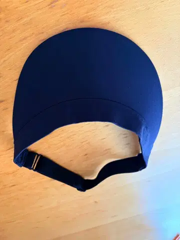 룰루레몬 네이비 블루 선바이저 조정 가능