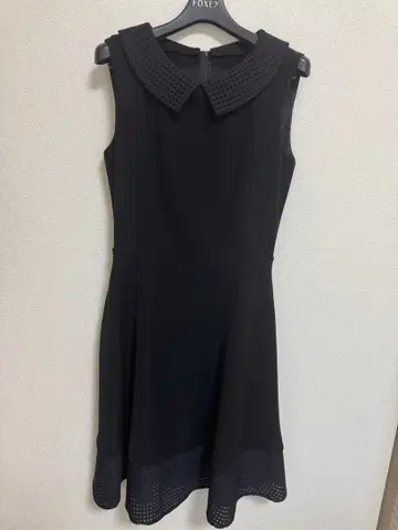 FOXEY 슬리브리스 블랙 드레스 38