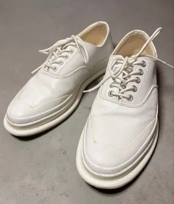 ISSEI MIYAKE MEN 가죽 스니커즈 화이트