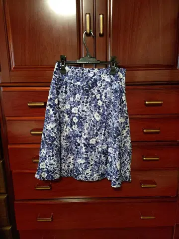 LAURA ASHLEY 플레어 스커트 13호 블루 계열 꽃무늬