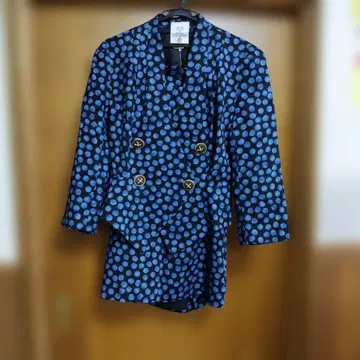 파랑과 검정 도트 무늬 스커트 셋업 수트