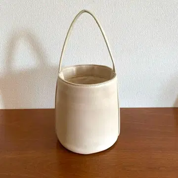 U x MIRAI.M 콜라보 양동이형 백