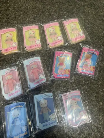 헬로키티 디어 다니엘 아크릴 키링 랜덤