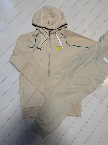 푸마 페라리 로고 베이지 후드티