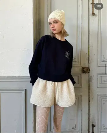 앨리슨 브라운 Holiday Mood Boa Short