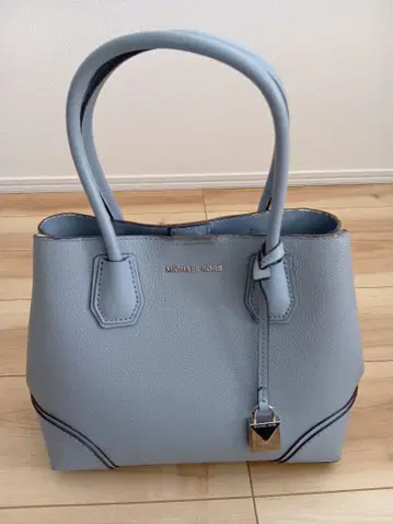 MICHAEL KORS 라이트 블루 핸드백