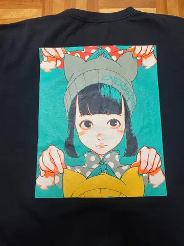 over print 오버 프린트 코토츠미 블랙 티셔츠