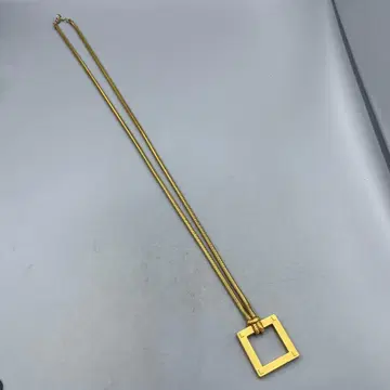 32 빈티지 LAGERFELD 골드 스퀘어 펜던트 목걸이