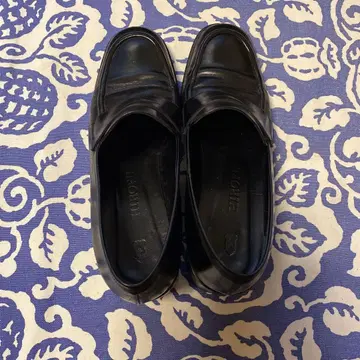 HIROFU 블랙 컬러 가죽 로퍼 사이즈 22.5