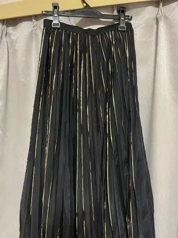 Diagram 블랙 골드 플리츠 스커트 사이즈 36