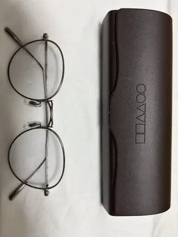OLIVER PEOPLES