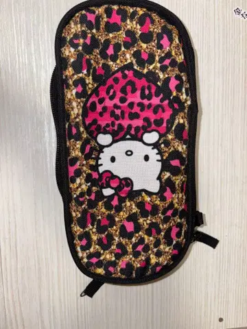 헬로키티 레오파드 무늬 파우치 가격 인하 가능