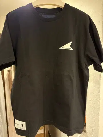 디센던트 블랙 T셔츠 사이즈 2