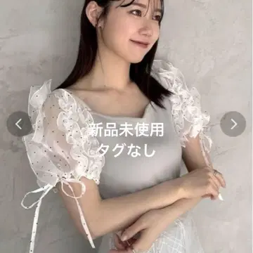 dazzlin 숄더 볼륨 프릴 컷 풀오버 그레이