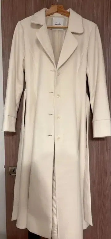 dazzlin 아이보리 롱 코트