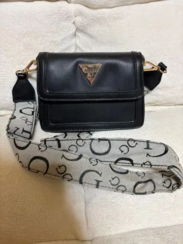 GUESS의 Biel 로고 크로스백