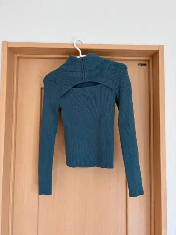 청록색 하이넥 크롭 스웨터 프리 사이즈