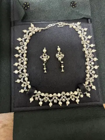 담수 진주와 크리스탈의 목걸이와 귀찌 세트