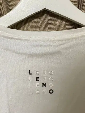 LENO 화이트 반팔 티셔츠